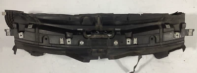 2015-2019 BMW M4 Air Duct Radiator Upper Panel Top Covering Trim 7290610 OEM. Foto 1 de 4