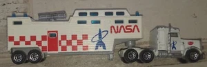 CAMION CAMIONCINO + RIMORCHIO MATCHBOX NASA PETERBIT LOW BED TRAILER 1981 - Foto 1 di 5