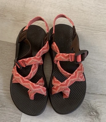 Sandálias Chaco tamanho 8 Chaco femininas Z2 clássicas - miçangas laranja marrom ao ar livre - Imagem 1 de 4