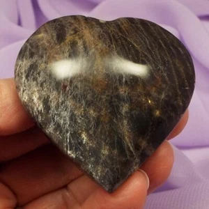 Corazón de piedra lunar negro, Northosite ""Ayuda a la adivinación"" 77 g SN51694 - Imagen 1 de 4