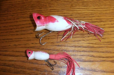 Lote de 2 señuelos vintage Arbogast Hula Popper, 1 1/2 pulgadas y 3 pulgadas Foto 1 de 4