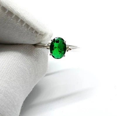 Anillo solitario de corte ovalado de circonita cúbica esmeralda para mujer banda de compromiso plateada Foto 1 de 4