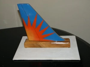 ALLEGIANT AIRLINES WOOD DESK MODEL AIRPLANE TAIL PILOT COLLECTIBLE GIFT NEW ! - Bild 1 von 10
