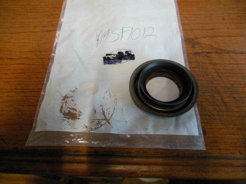 Sello de eje interior izquierdo Yukon Gear YMSF1012 para algunos 80-00 Ford Explorer y Ranger  Foto 1 de 1