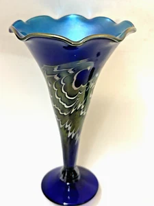 Steven Lundberg Glass Art - Iridescent Blue Fluted Ruffled Vase - Signed 1999 7" - Picture 1 of 7
