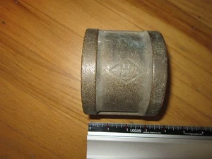 BRASS 2- 1/2" NPT FEMALE COUPLING PIPE FITTING NOS - Picture 1 of 2