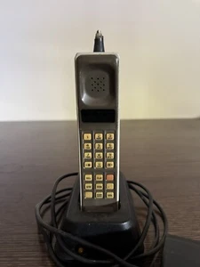RARE VINTAGE MOTOROLA BRICK CELL PHONE - ONE OF FIRST CELL PHONES EVER MADE - Zdjęcie 1 z 8