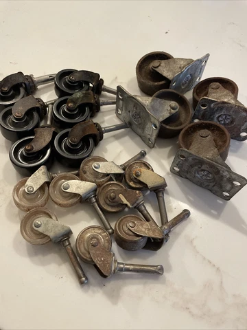 Lot of 18 Vintage Casters Cover