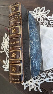 1913 Oliver Twist Hardback by Dickens - Picture 1 of 16