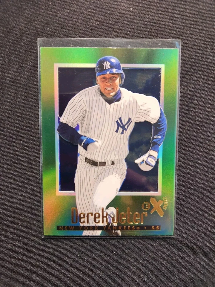 1997 Skybox EX 2000 Derek Jeter #33 - Image 1 of 2
