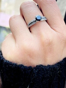 Anillo Moissanite para Mujer - Elegante Anillo de Compromiso o Promesa de Plata 925 - Imagen 1 de 6