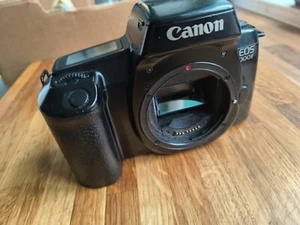 Canon EOS 1000F 35mm SLR Film Camera Body Only - Picture 1 of 7