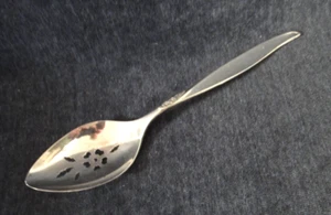 Cuchara perforada Oneida Community Silverplate 1959 Winsome I - Imagen 1 de 3
