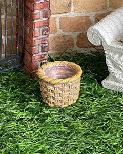 1:12th Dolls House Miniature Planter / Basket NEW Wicker Style Garden Pot Flower - Picture 1 of 4