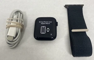 Apple Watch SE 2nd Generation 44mm Wi-Fi Retina Display 32GB Midnight MREA3LL/A - Zdjęcie 1 z 24