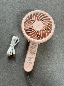 KIOF KISS OF LIFE HELLO LIVE WINNER'S AUTOGRAPHED SIGNED HAND FAN SET - Picture 1 of 2