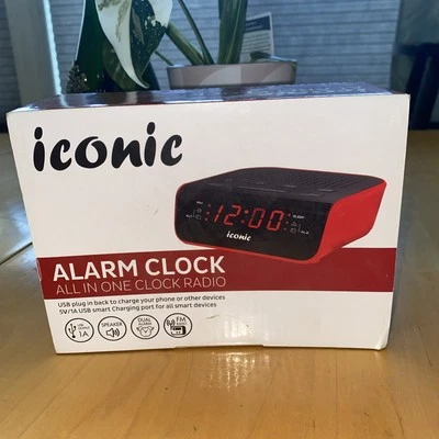Vintage LED Iconic Digital Alarm Clock Radio with Large Numbers and USB Charge - Image 1 of 4