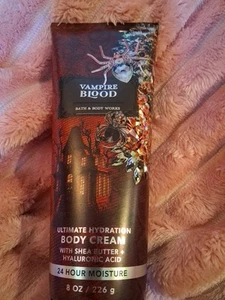 Neu Bath & Body Works - "VAMPIRE BLOOD" - Ultimative Feuchtigkeitskörpercreme - 8 Unzen P4 - Bild 1 von 2