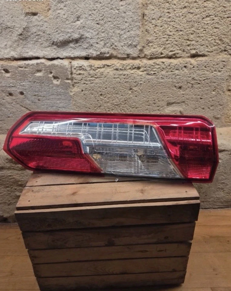 Feu arriere principal droit (feux) FORD TRANSIT 5 PHASE 1 1870425 - Photo 1/2