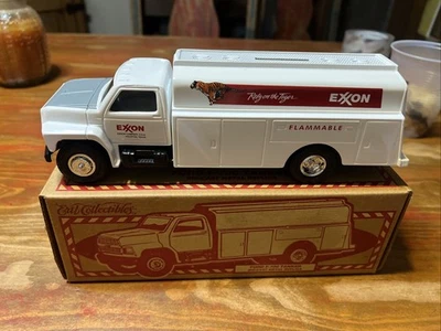 Banco de monedas Ertl Die-cast Exxon Ford F-700 Tanker en excelente estado 1996 Foto 1 de 4