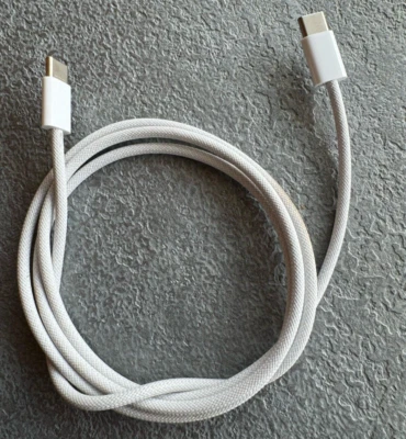 Genuine Apple 1M 60W USB C to C Data Cable iPad/MacBook/iPhone Charger - Image 1 of 4