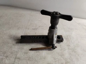Ridgid 458 Ratchet Flaring Tool - 45˚ flare in sizes from 1/8"- 3/4" - Picture 1 of 5