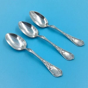 Set 3 cucchiai Demitasse National Silver Co. 1902 Iris Silverplate antichi - Foto 1 di 7