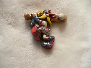 LE- VINTAGE BASEBALL PLAYER HITTING BALL PIN BACK #16260) - Picture 1 of 6