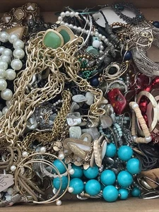 4 lbs. craft jewelry lot unsorted Some good junk craft repair Tangled - Picture 1 of 7