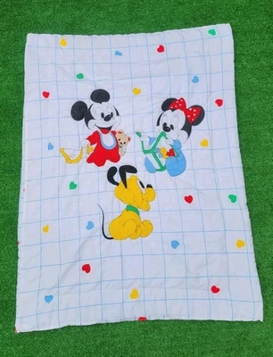 Cobertor de bebê acolchoado vintage 1984 Dundee Disney com Mickey Mouse, Minnie e Pluto - Imagem 1 de 4