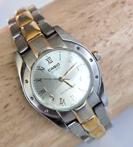 Reloj Pulsera Casio WR 705 LTP1143 Damas Cuarzo Dos Tonos Nuevo Batería Cristal Grieta - Imagen 1 de 10