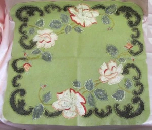 VINTAGE HAND EMBROIDERED WOOL TABLECLOTH DECORATION - Picture 1 of 9