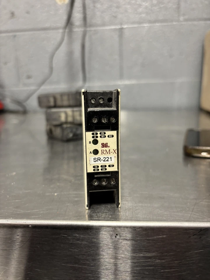STI 40152-0010 RM-X Solid State Safety Relay 24VDC USED - Image 1 of 2