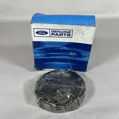 Taza de rodamiento original Ford B7C-1202-A Foto 1 de 4