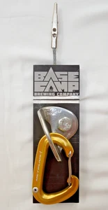 BASE CAMP BREWING COMPANY BIERZAPFHAHNGRIFF - MASSIVMETALL mit METOLIUS KARABINER - Bild 1 von 5