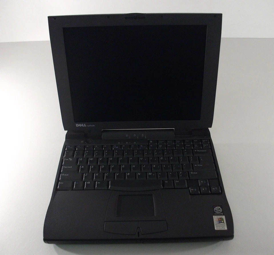 Laptop vintage Dell Latitude CPi A366ST Intel Pentium II 366 MHz Foto 1 de 1