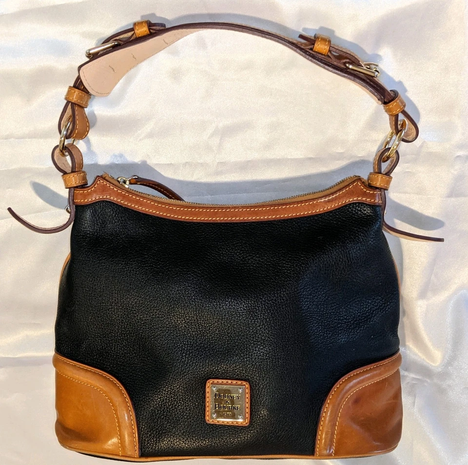 Bolso Hobo de Hombro de Colección Dooney & Bourke Negro Tostado Natural Wexford Cuero Guijarro Foto 1 de 4