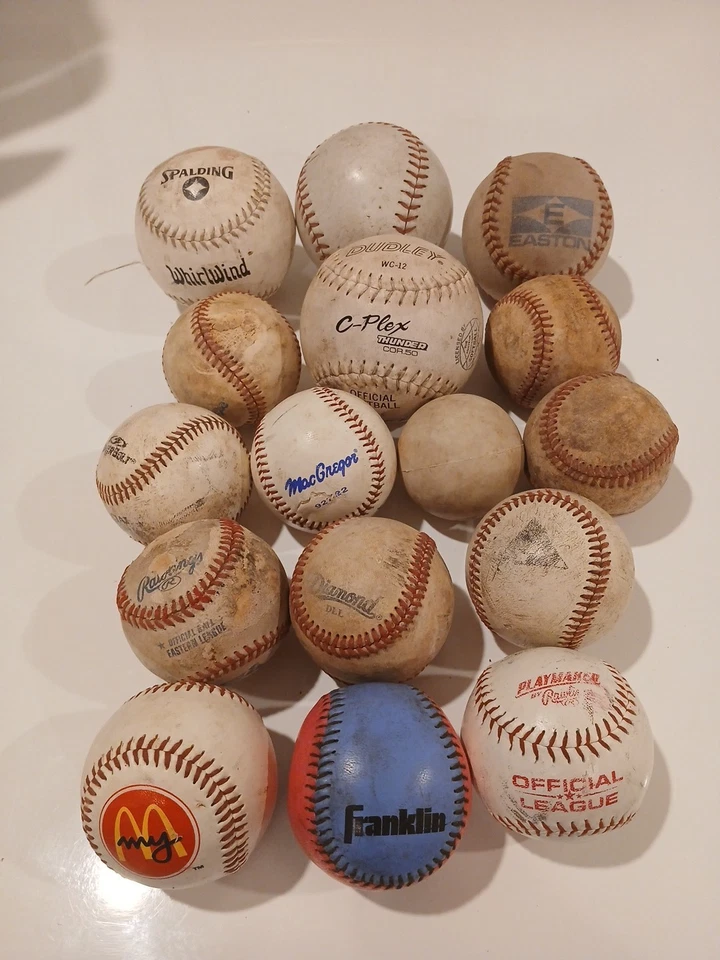 Pelotas de béisbol de varias ligas Foto 1 de 4