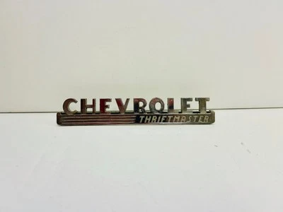 Chevrolet Truck Hood Thrift Master 1947-1948 emblema lateral cromado Foto 1 de 4