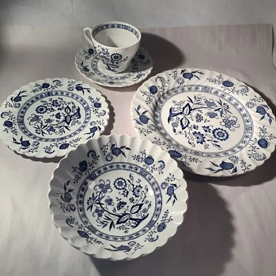 Blue Nordic By J & G Meakin England Juego de 5 piezas para cenar ~ Cebolla azul ~ NUEVO Foto 1 de 4