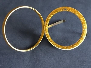 Alte  Lünette von Kaminuhr mit Deckel ohne Glas mit beiden Befestigungsstegen  - Bild 1 von 12