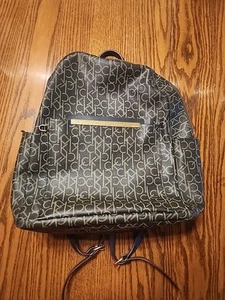 Mochila Calvin Kline negra con cremalleras doradas 6 bolsillos - Imagen 1 de 11