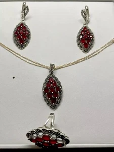 Hermosos juegos de 4 piezas de piedras preciosas de plata de ley 925 de rubí y circonita cúbica 22 gr. Anillo 7# - Imagen 1 de 9