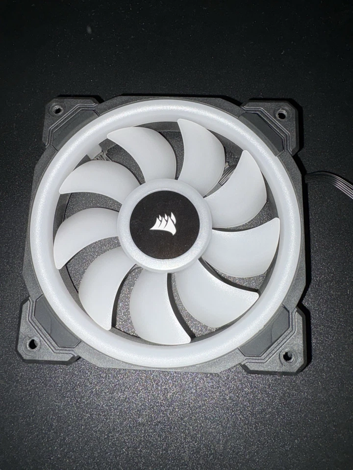 Paquete de 2 ventiladores Corsair RGB ICUE 120 MM y negro 120 mm (total 3 ventiladores) Foto 1 de 4