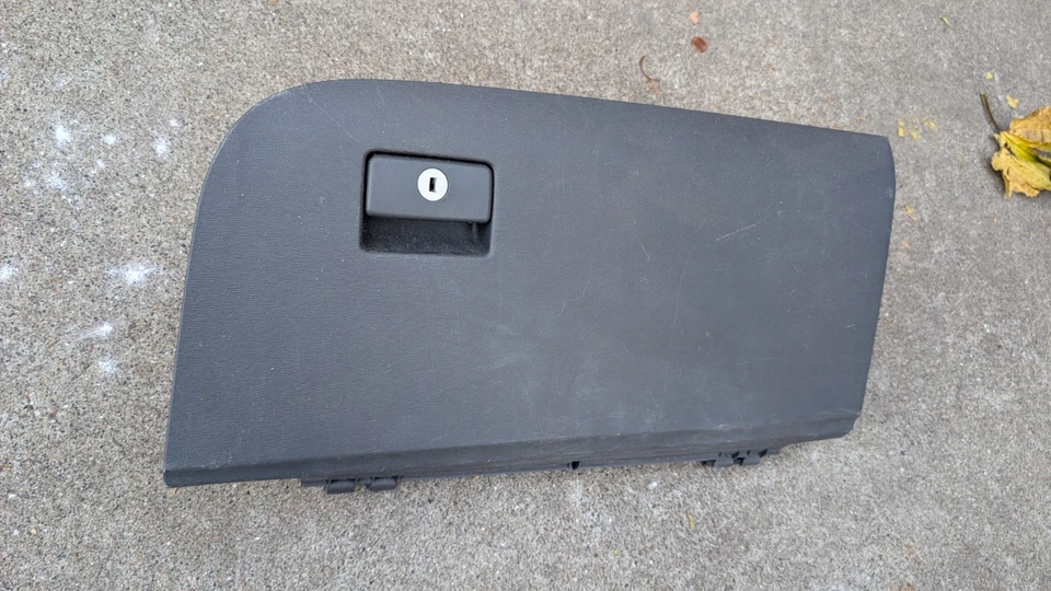 Guantera inferior completa para Toyota Sienna 2016, usada, gris Foto 1 de 4