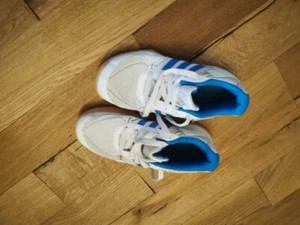 Adidas Hallenschuhe 36 neuwertig - Bild 1 von 4