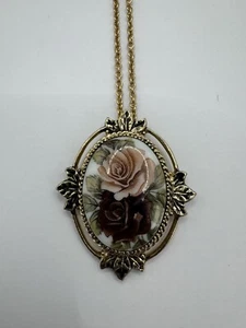 Sarah Coventry Rose Marie Porzellan Rosen Anhänger goldfarben - Bild 1 von 3