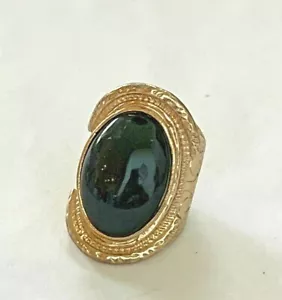 JD3624 UNIQUE GOLD TONE METAL BLACK GEMSTONE RING SIZE 8 - Picture 1 of 2