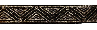 FITA TECIDA TRIANGULAR DOURADA METÁLICA - aprox. 1 3/8" de largura, 1 1/3 jardas de comprimento - #11 - Imagem 1 de 4
