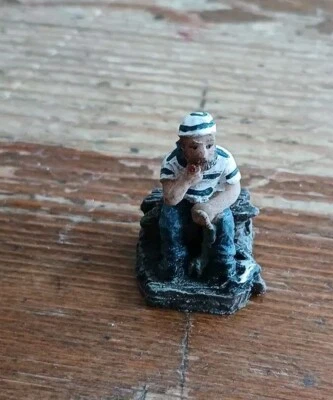 Matrose/ Bootsmann Figur mit Anker sitzend 3cm Neu - Bild 1 von 4